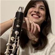 Laureata in clarinetto solistico e clarinetto cameristico impartisce lezioni di clarinetto a ragazzi che si approcciano allo strumento e vogliono approfondirlo per poter studiare in conservatorio